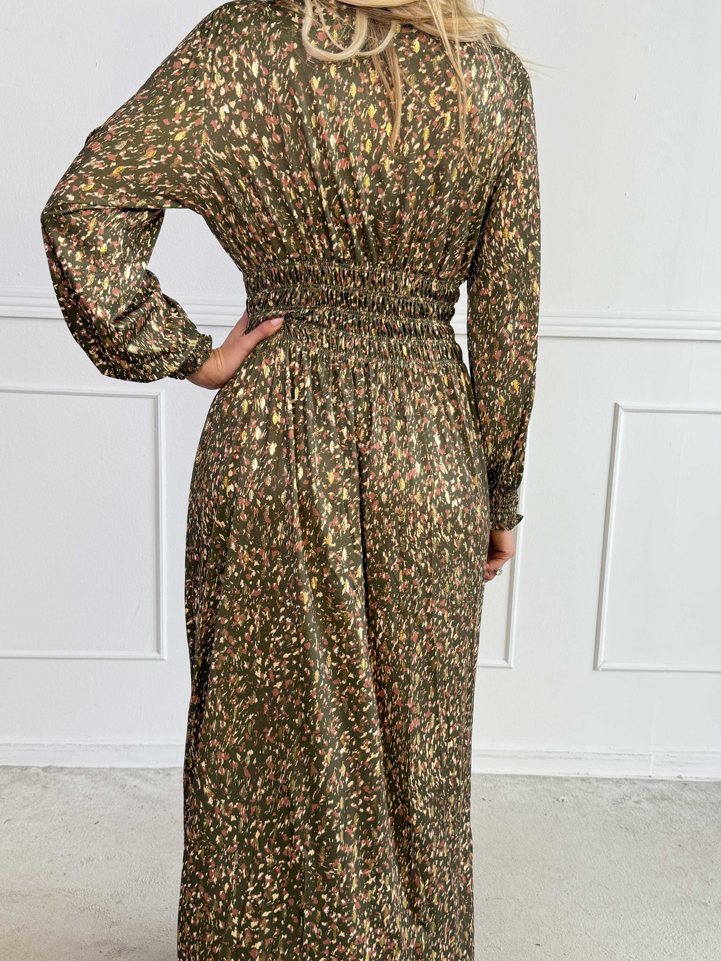 Pams Speckle L/S - Smuk kjole med farverigt mønster og elegante gulddetaljer